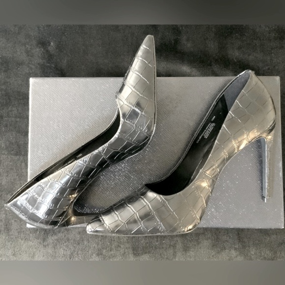 Steve Madden Black Leather Crocodile Heels - Picture 7 of 12